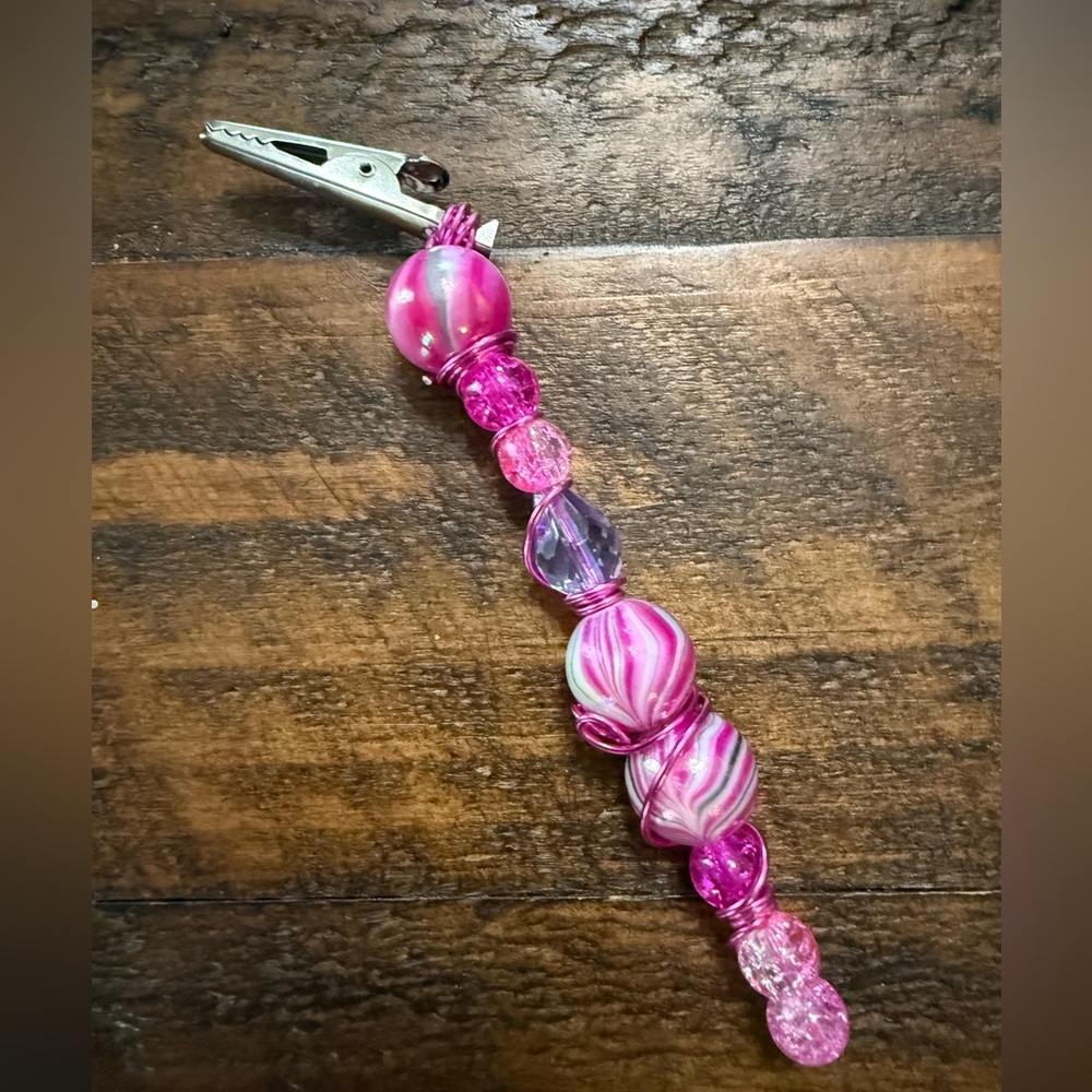 Smoking Wand Diva Roach Clip in hues of pink